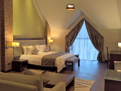 Magna Hotel & Suites